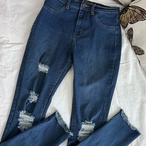 Size 7 FN skinny jeans